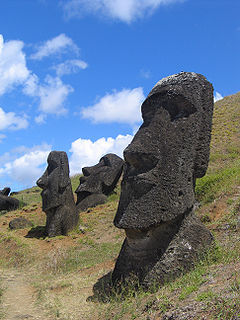 240px-Moai_Rano_raraku.jpg